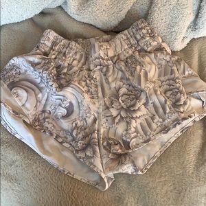 Lululemon Hotty Hot Shorts Size 4, Grey and White